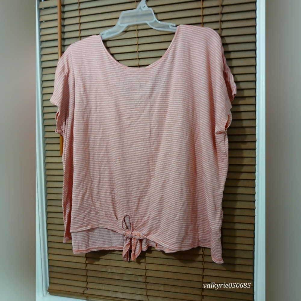 Cute 2x tie front top with criss cross straps in back
